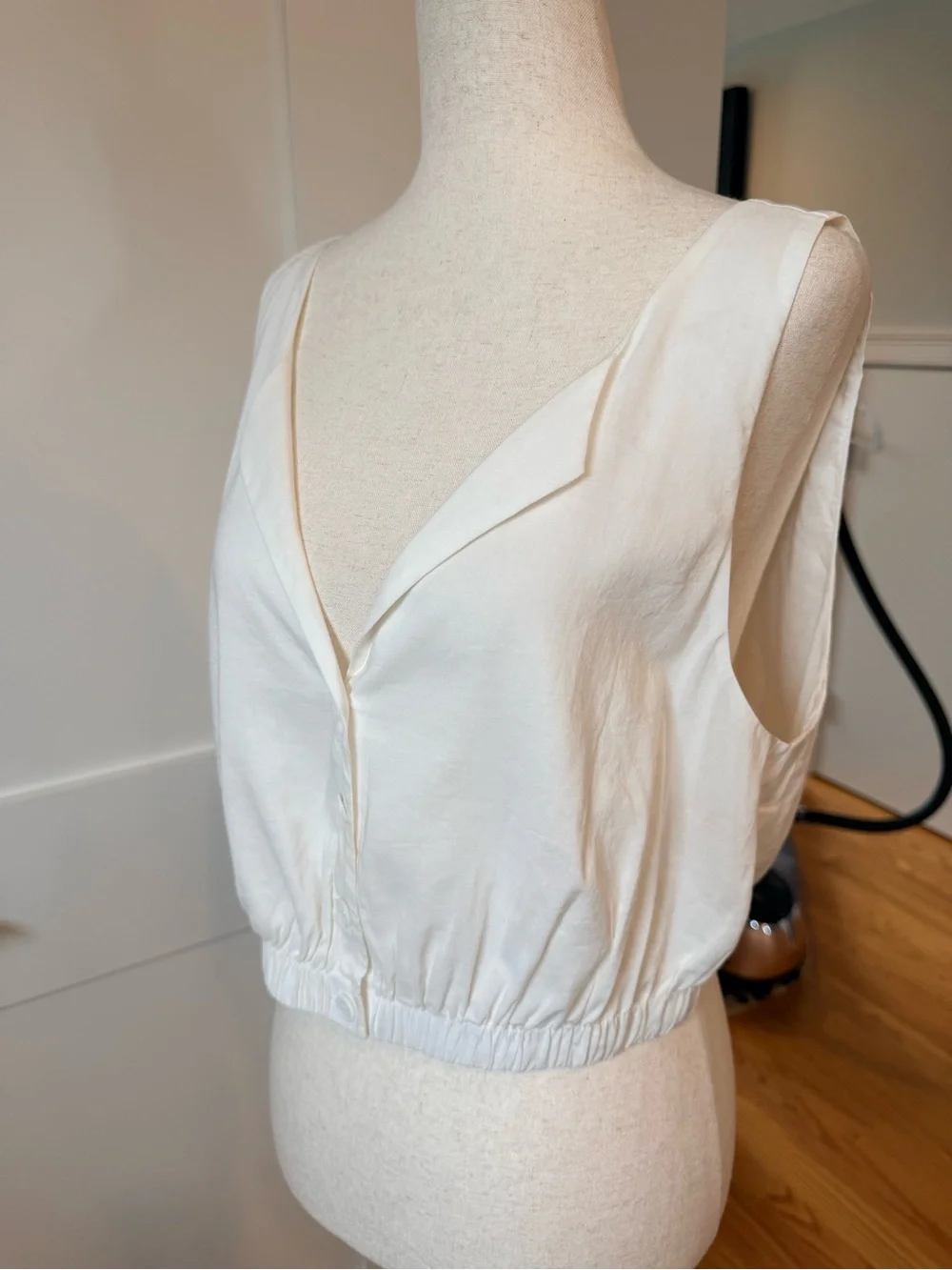 Reformation White Label Detail Cropped Blouse - Picture 7 of 12